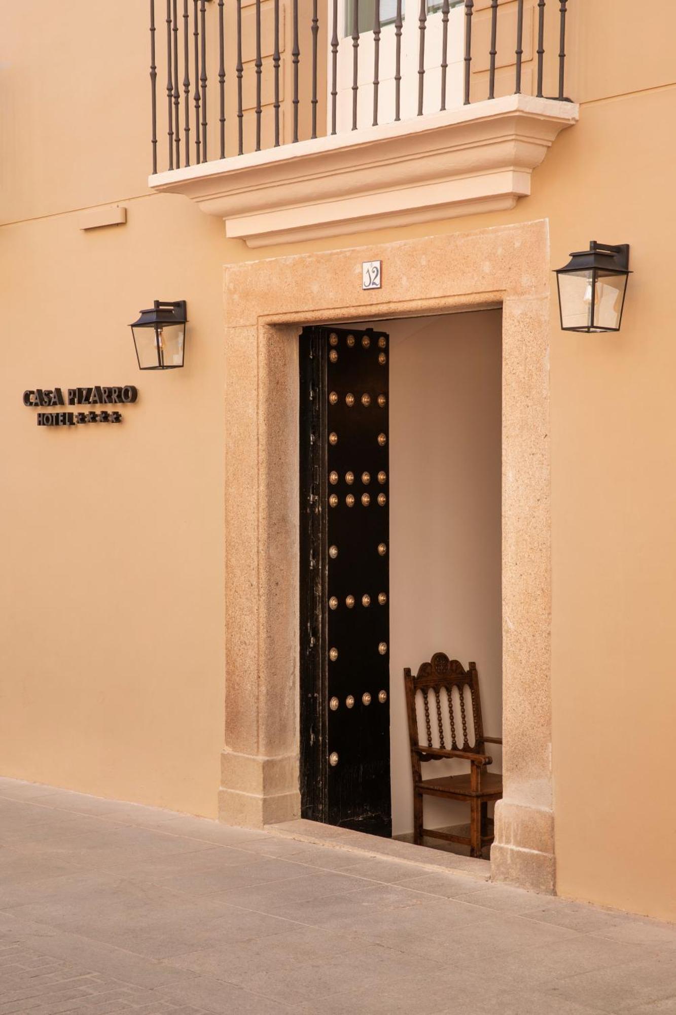 Casa Pizarro Hotel Caceres Exterior photo